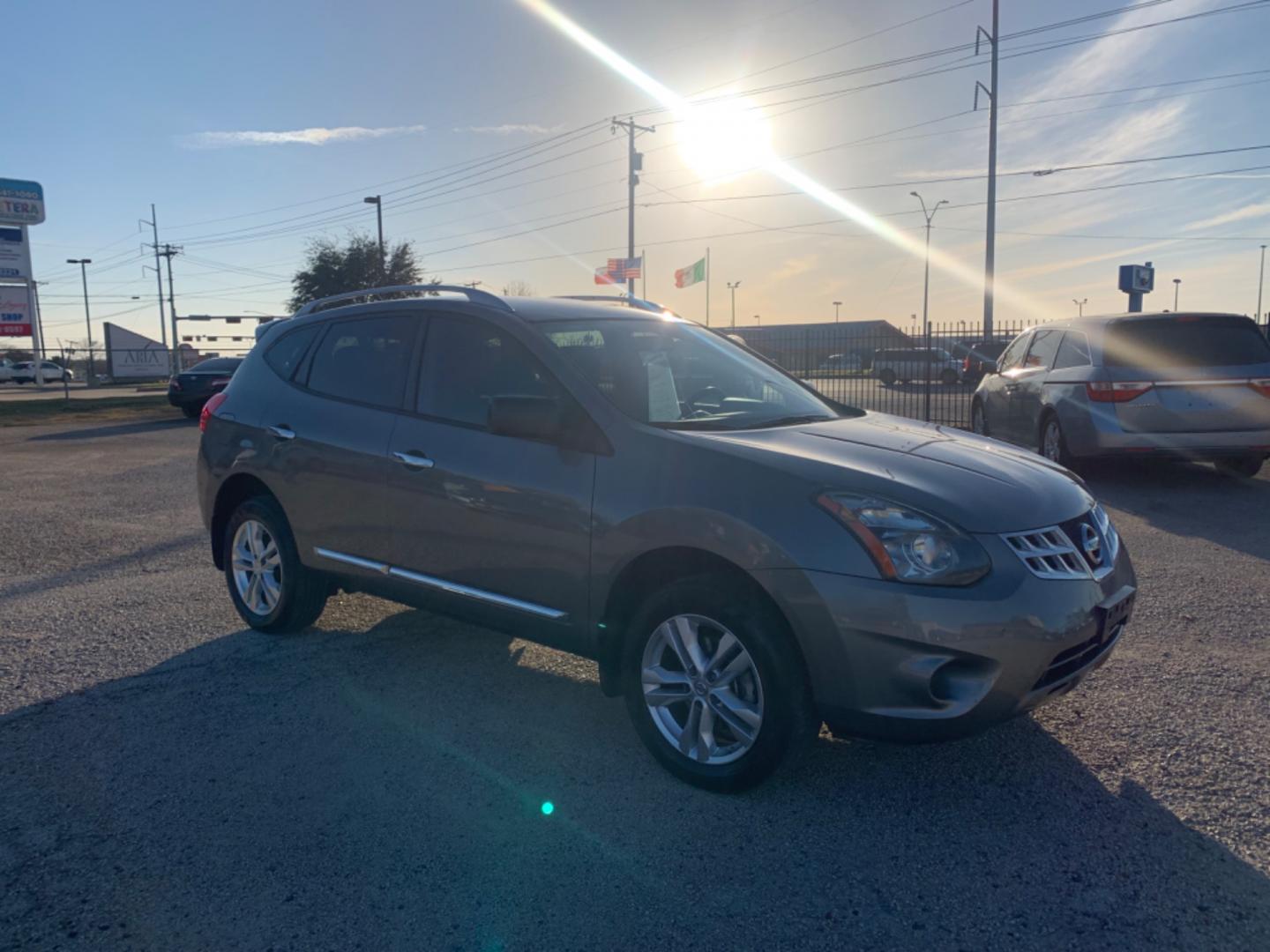 2015 Gray /gray Nissan Rogue Select (JN8AS5MT8FW) , AUTOMATIC transmission, located at 1830 North Belt Line Road, Irving, TX, 75061, (469) 524-0199, 32.834373, -96.993584 - Photo#6